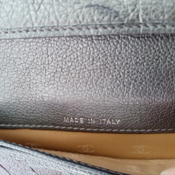 Chanel Metallic Silver Wallet - 100% Authentic - Picture 10 of 11